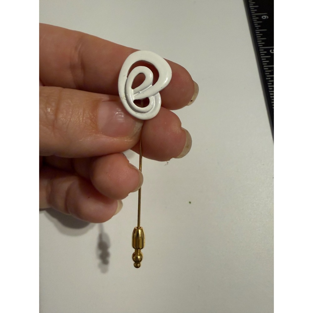 Vintage Trifari White Enamel‎ Swirl Stick Pin Gold Tone Signed Retro Lapel Pin